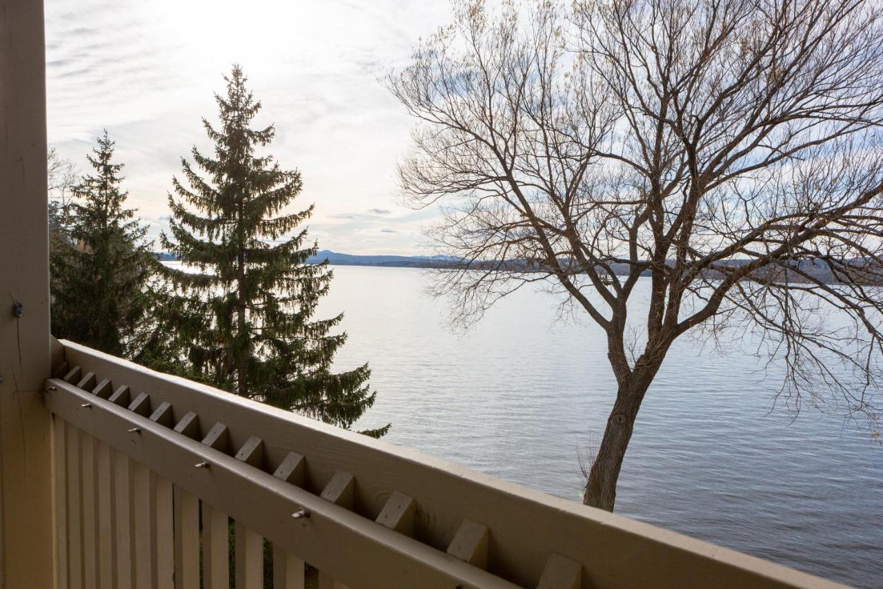 Location Tourisme Estrie - Oberge Du Village Magog Exterior photo